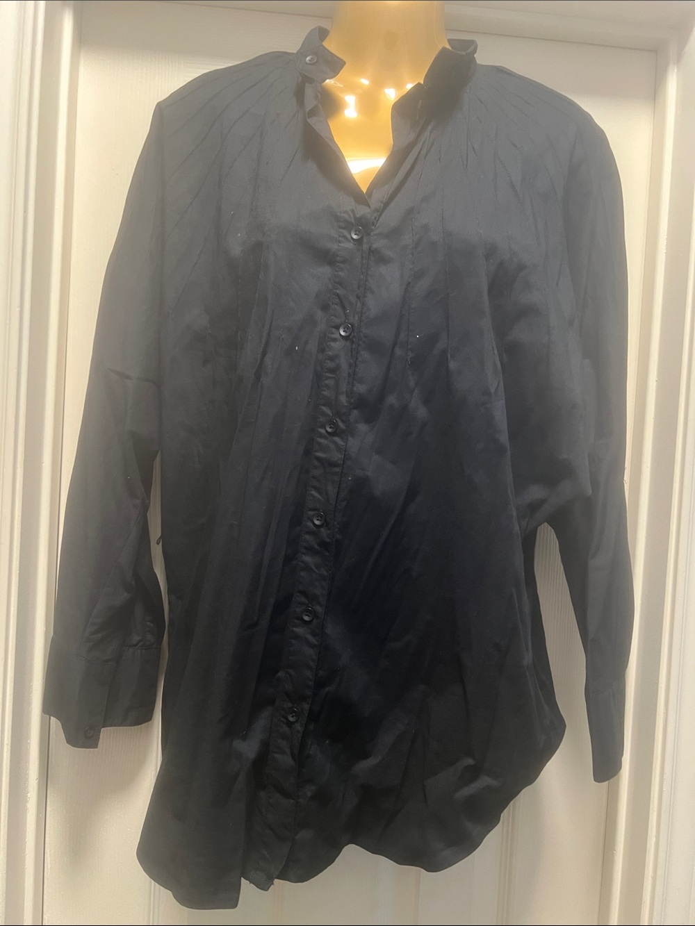 Classic Black Men's Button-Up Shirt - Casual & Versatile (Bin 7-020)